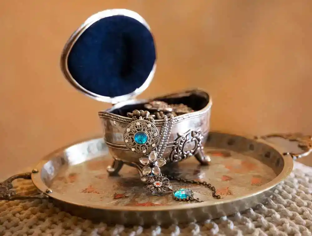 Alter Schmuck in einem Kästchen