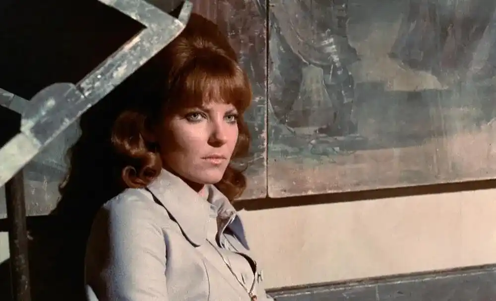 Eine Frau in Die Rückkehr der reitenden Leichen