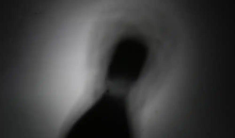 Eine schattenhafte Gestalt