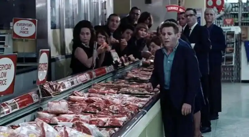 Eine Fleischtheke im Supermarkt