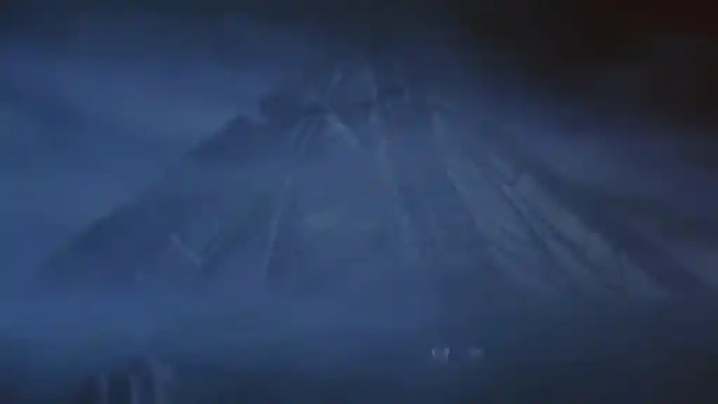 Eine dunkle Pyramide