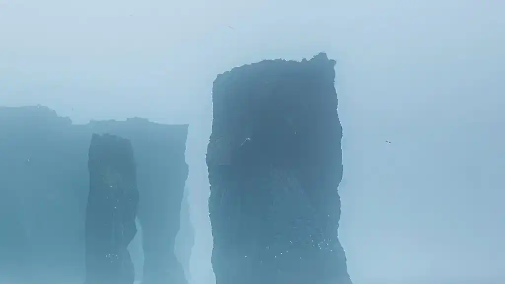 Felsen im Nebel